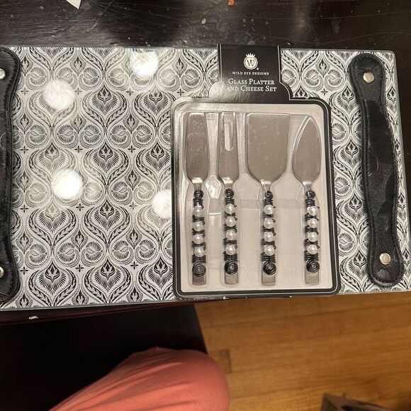 Wild Eye Designs Glass Platter and Cheese Serving Set NWT - Picture 1 of 2